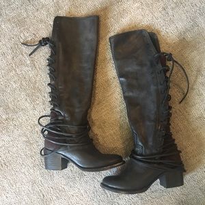 Freebird Coal Boots, Black.